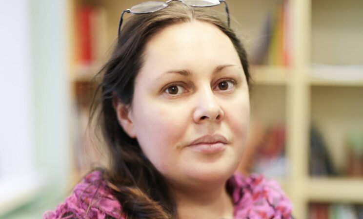 Мне говорили: «Не лезь в эту историю». Елена Альшанская — о девочке, которая шесть лет прожила в больнице