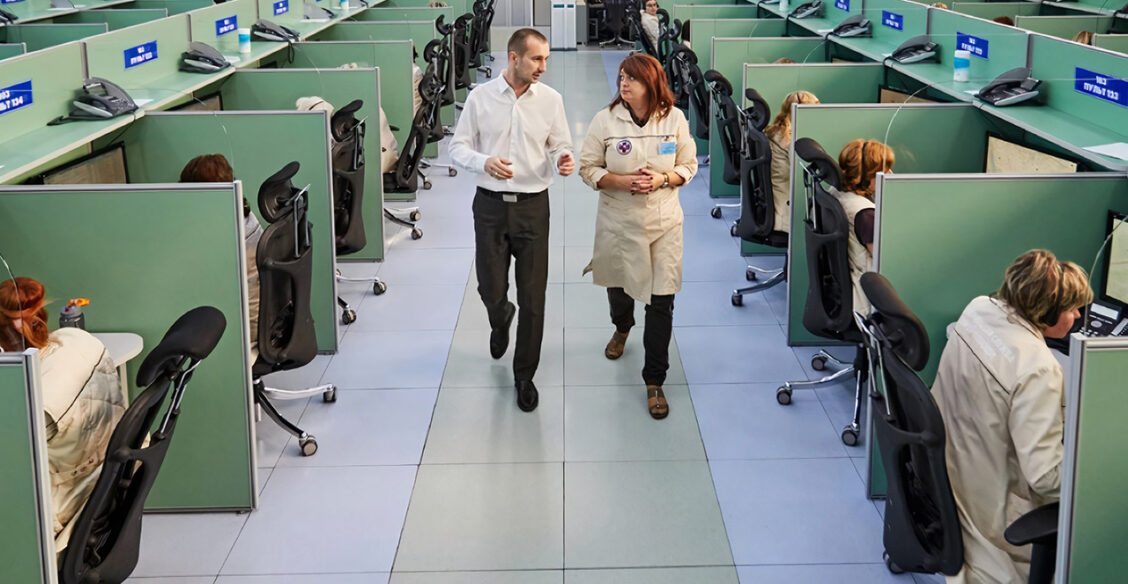 «Обращений в скорую стало больше на 30%». Врач Андрей Ольшевский — об омикроне в Москве