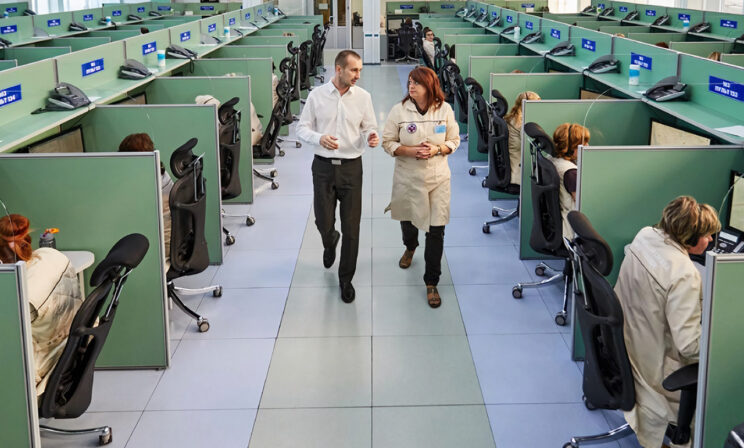 «Обращений в скорую стало больше на 30%». Врач Андрей Ольшевский — об омикроне в Москве