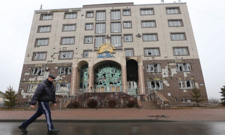 «Продукты дают бесплатно». Как в Казахстане люди помогают друг другу