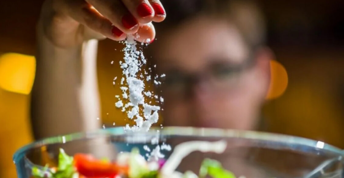 Мифы про йод. Зачем его добавляют в соль и нужно ли рисовать им сетку