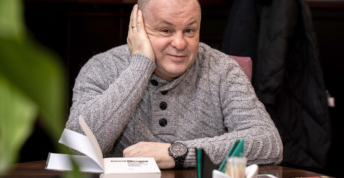 «Палец в сердце вставлял, аминазином кололи — это правда или врут?» Медицинские истории Алексея Моторова