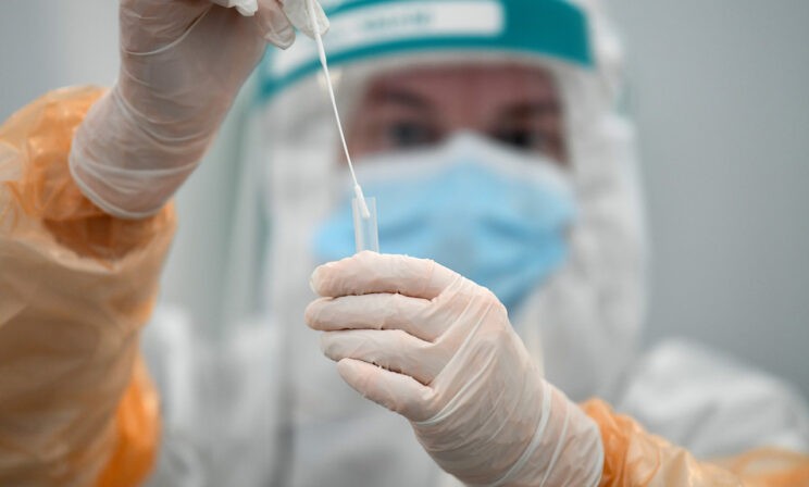 Омикрон опаснее дельты? Объясняет биолог Ирина Якутенко