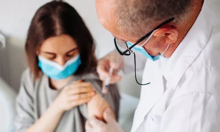 Омикрон и ревакцинация. Чем прививаться?