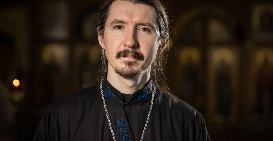 «Теща просит картошку копать, а у меня праздник». Священник Виктор Гавриш — об околоцерковных приметах
