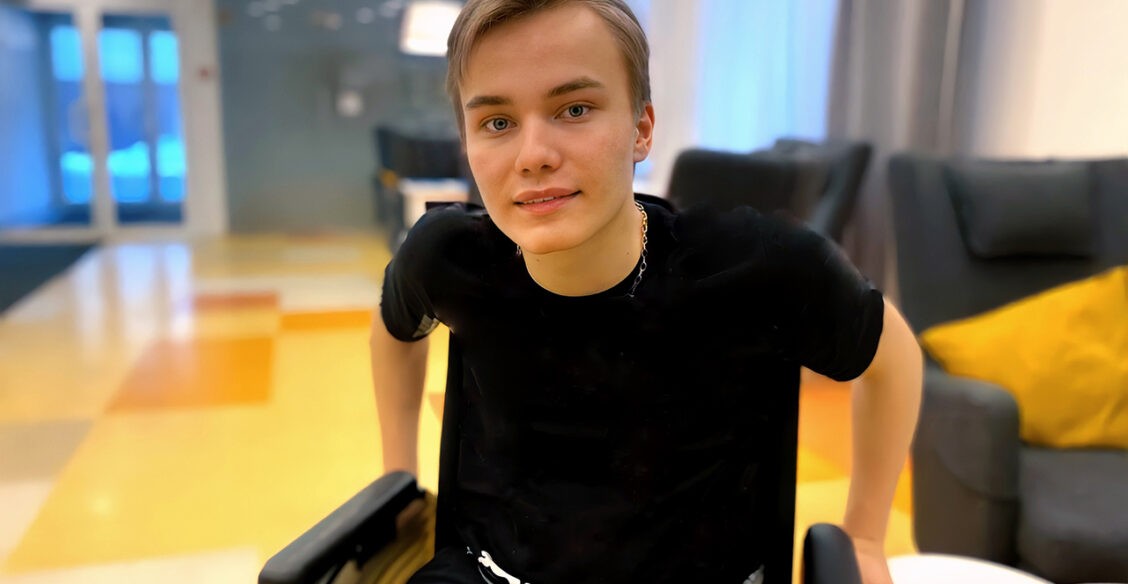 «Ваш сын не будет ходить», — сказал врач маме Глеба