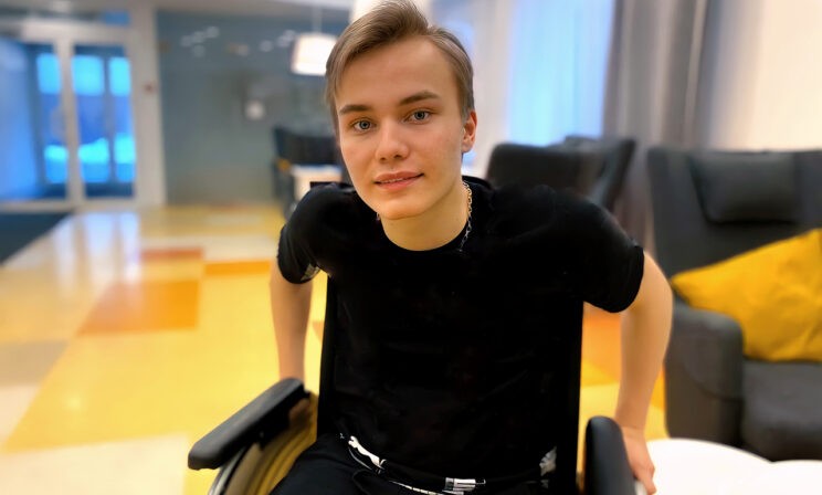 «Ваш сын не будет ходить», — сказал врач маме Глеба