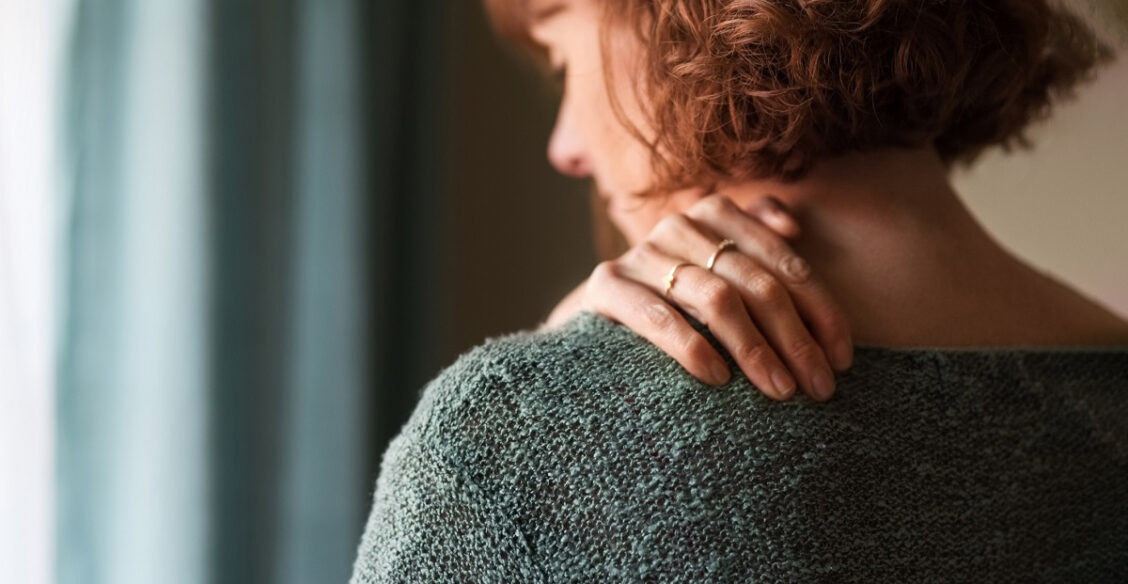 «От стресса болят спина и шея». 6 упражнений, которые помогут побороть тревогу