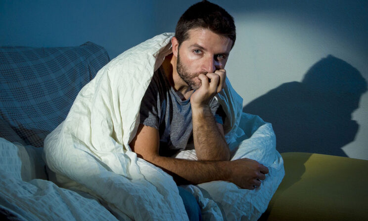 Не могу уснуть из-за тревоги — что делать? Врач-сомнолог Александр Мельников