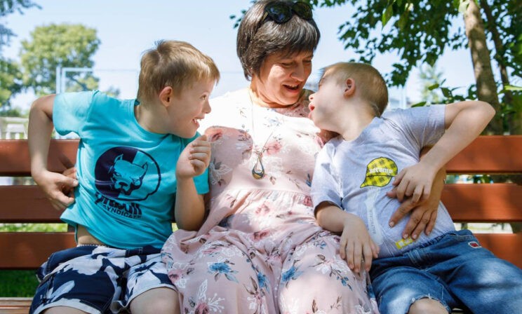 «Зачем вам эта проблема?» У Татьяны родился сын с синдромом Дауна — и она взяла под опеку еще двоих детей