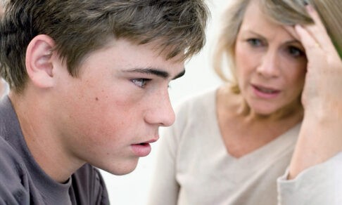 «Мама, уходи!» 10 признаков, что подростку нужна помощь