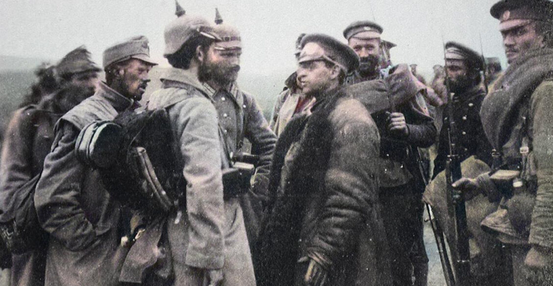 «Из окопов противника вышла группа австрийцев, вместо оружия они несли в руках бутылки»