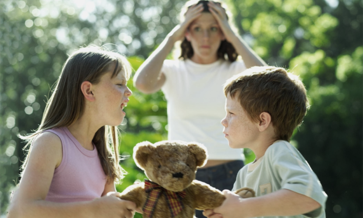 «Отдай мою машинку!» Что делать, если братья и сестры ссорятся из-за игрушек