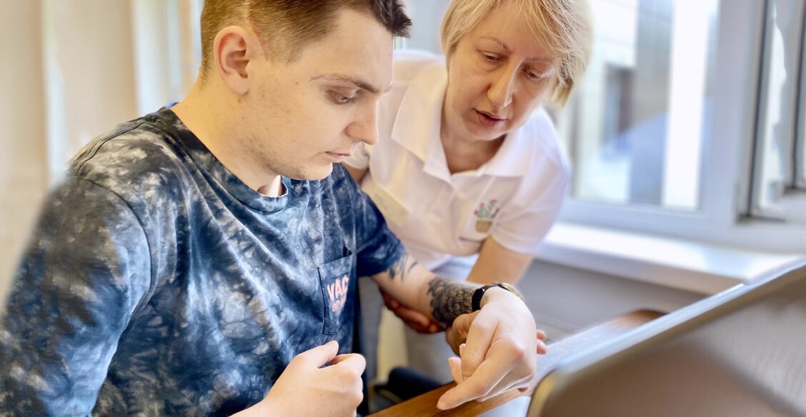 Не просто «разработать пальчики», а встроить человека в жизнь. Эрготерапевт — о своей работе