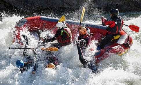 Догонял лодку на велосипеде и попутке. В Дагестане прохожий спас рафтеров