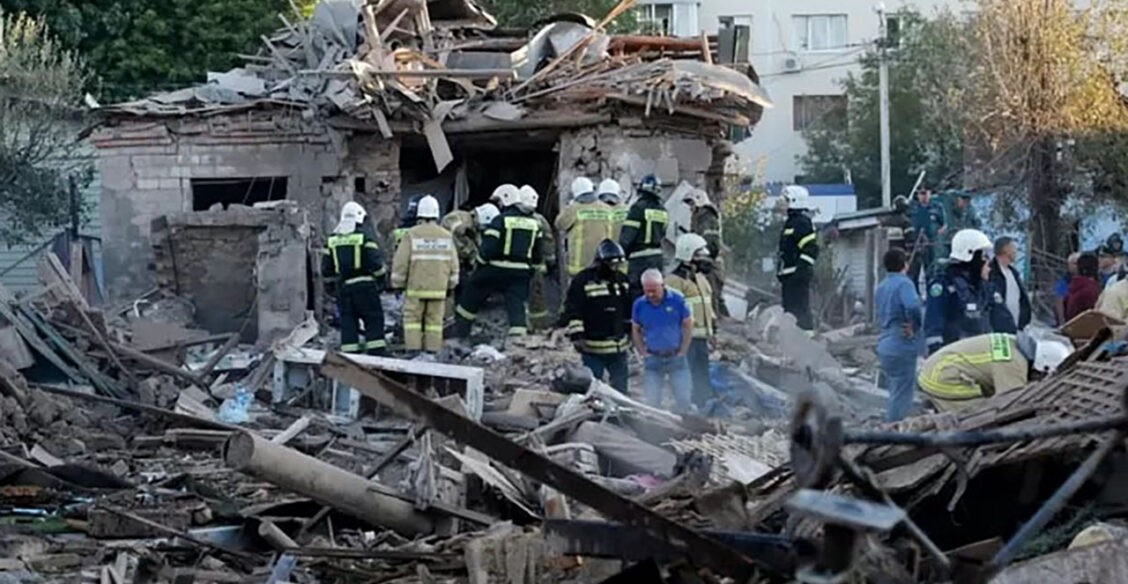 «Люди создают укрытия у себя во дворе». Что происходит в Белгороде