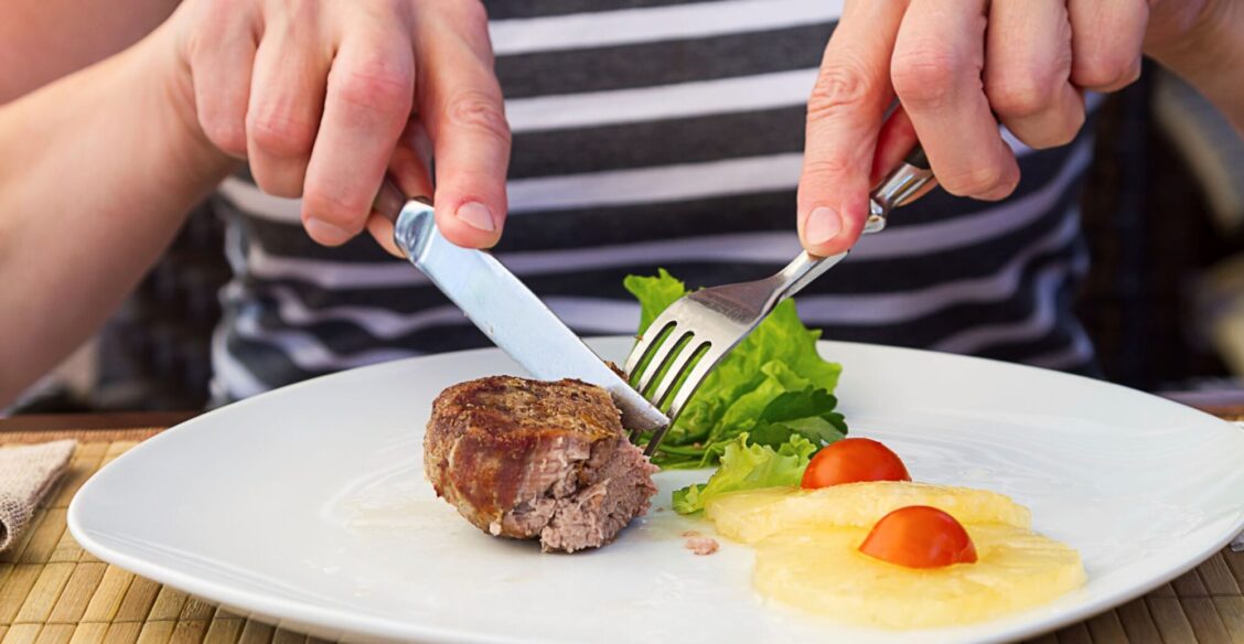 «Котлета прямо на Христа и упала!» 5 историй из трапезной