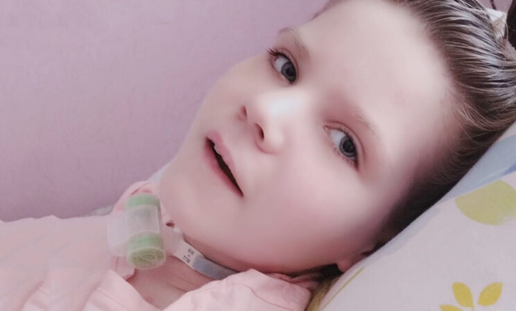 Соня мечтала о белом платье и прогулке с одноклассником. Но пришлось делать операцию