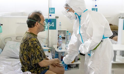 О прививках от ковида уже не говорят, и люди думают: «Пронесет»