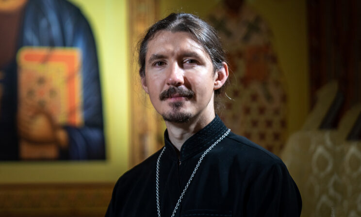 «Вы достали, я вас ненавижу». Когда родители кормят сказочками и водят за ручку