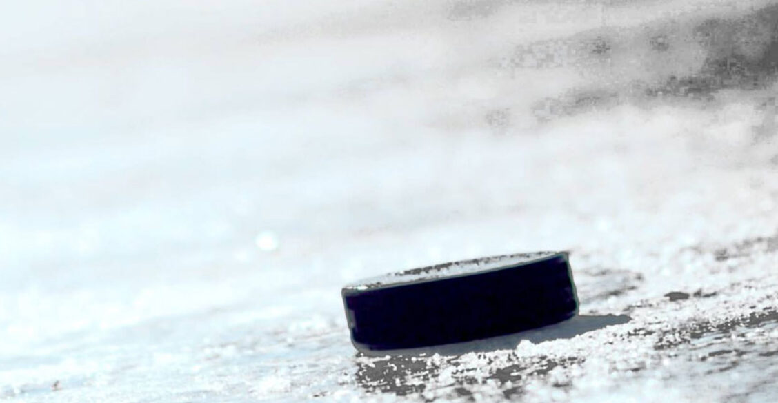 «Шайба попала в область сердца». Что известно о гибели 14-летнего хоккеиста