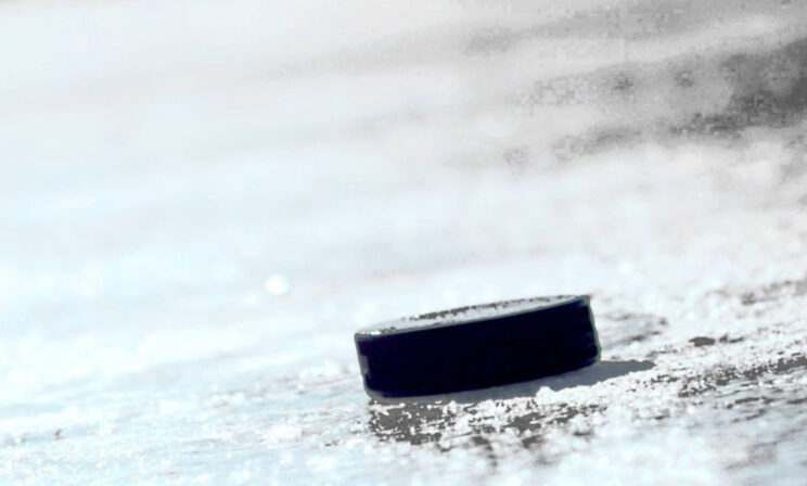 «Шайба попала в область сердца». Что известно о гибели 14-летнего хоккеиста