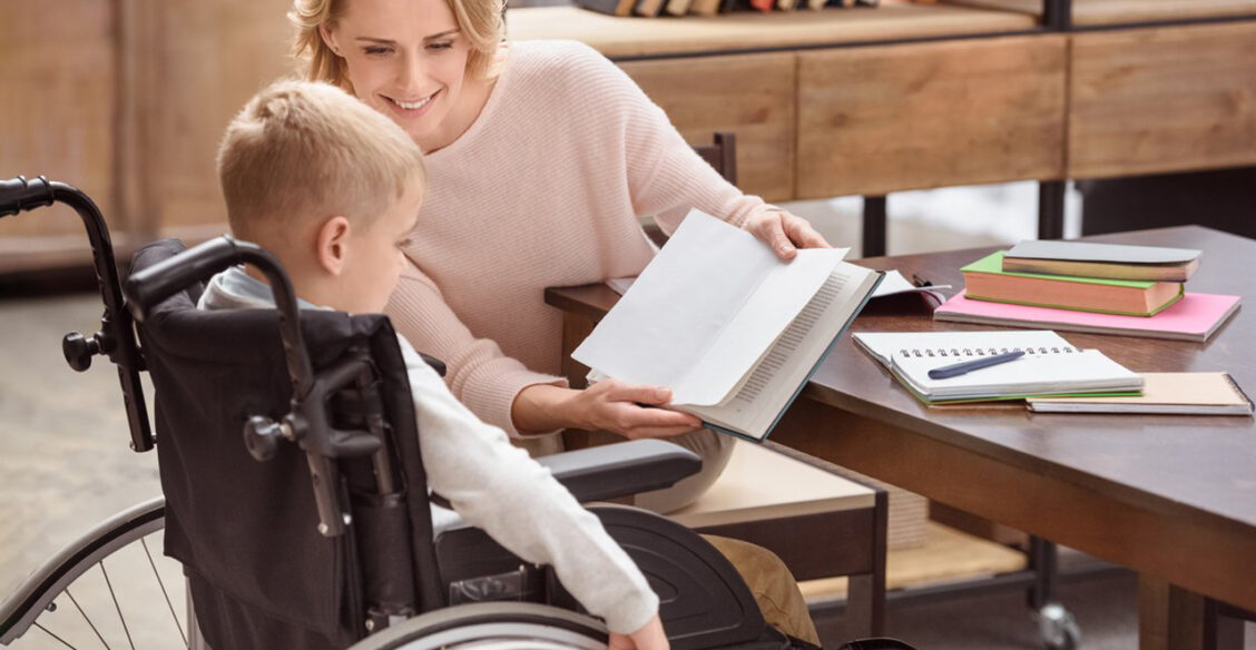 Учитель отказалась вести уроки у моего сына. Что делать?