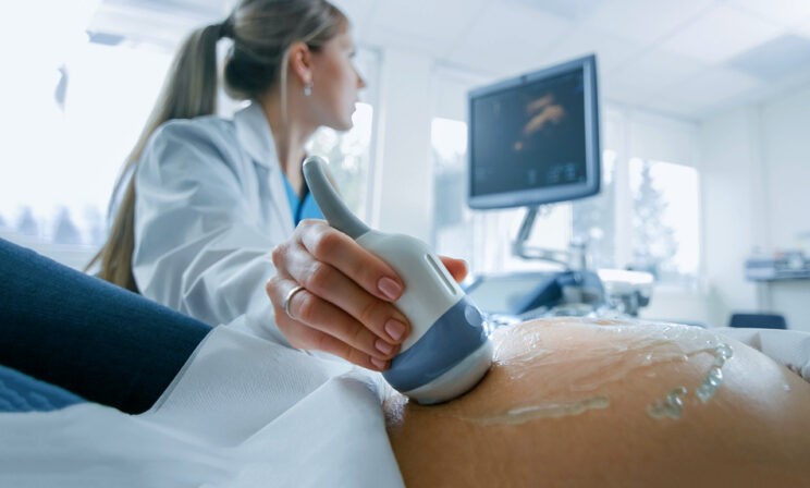 «Если бы УЗИ показало аномалию, вы бы прервали беременность?» Что ответила мама