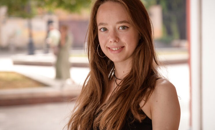 «Зачем мне репетитор, если я могу открыть YouTube?» Даша сдала ЕГЭ на 300 баллов