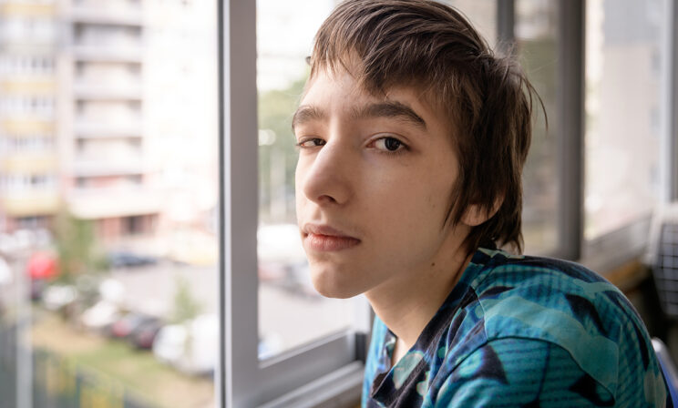 Миша плакал от боли и не выходил из дома. А потом у него появилась собака