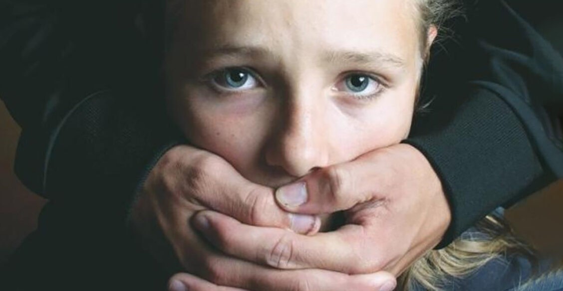 «Рассказала все взрослым, а мне не поверили». Учительница — о детской травме
