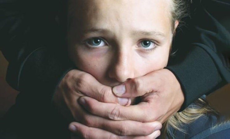 «Рассказала все взрослым, а мне не поверили». Учительница — о детской травме