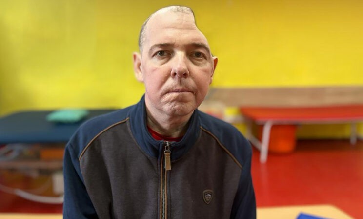 Максима нашли на лестнице с пробитой головой. Уже на реабилитации узнали, почему он упал