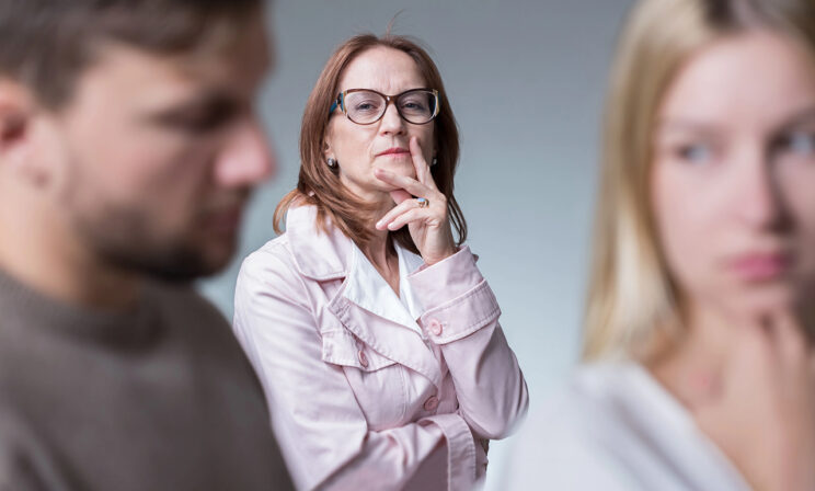 «Покажите змеюке, кто в доме главный!» Как свекровь и невестка помирились