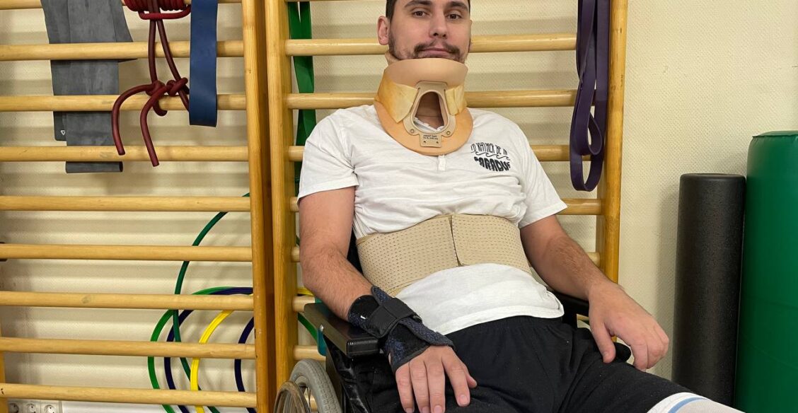 Иван прыгнул в воду и ударился о дно. Его спасла 7-летняя дочь