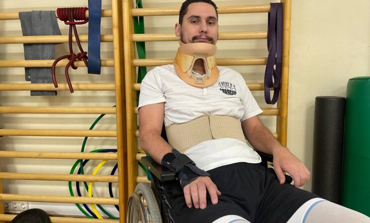 Иван прыгнул в воду и ударился о дно. Его спасла 7-летняя дочь