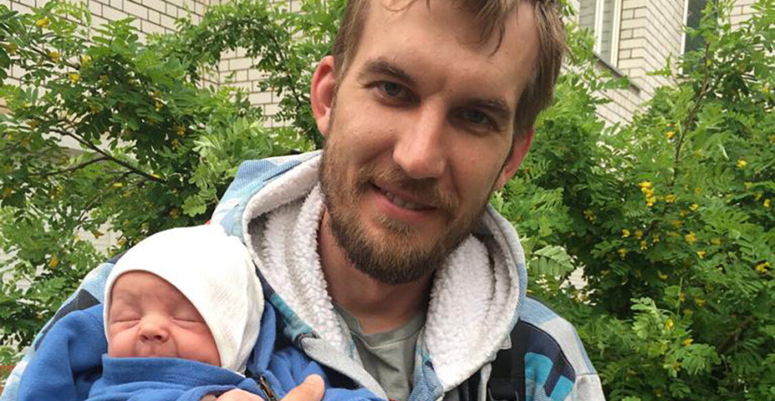 Максим простудился, а потом впал в кому. В реанимации он провел три месяца