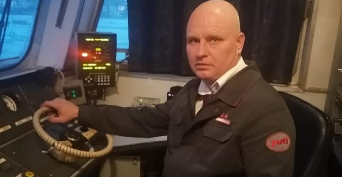«Девочка шла по рельсам, а вокруг только лес». Машинист в Сибири остановил поезд, чтобы спасти ребенка