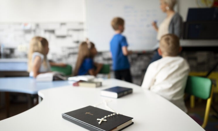 Хочу, чтобы ребенок изучал мировые религии. Но школа отказывает