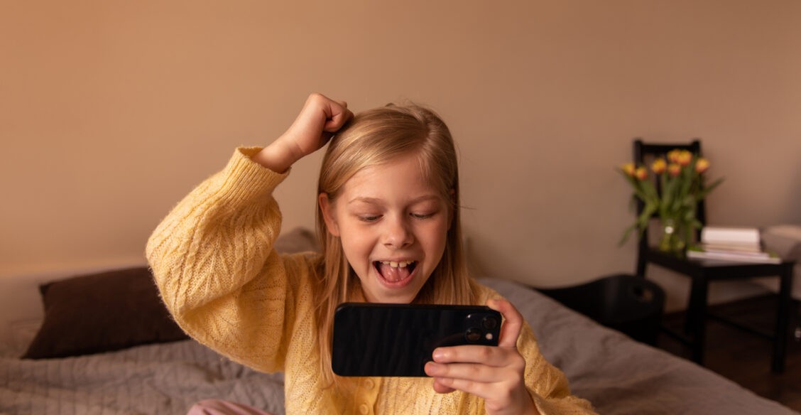 «Дочь не хочет мыться и делать уроки. Ее интересует только смартфон»