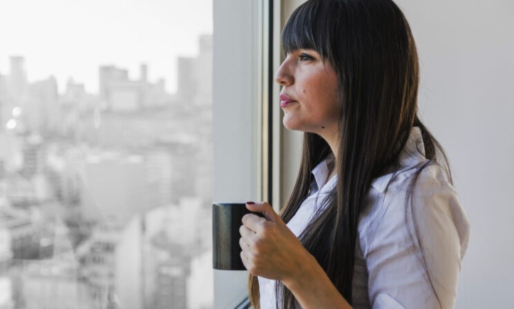 «Вокруг мир рушится, а у меня обычная жизнь». Почему это не стыдно?