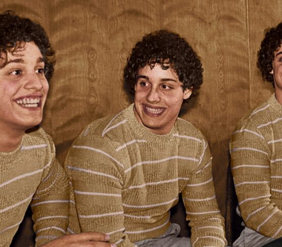 Трех братьев-близнецов разлучили в детстве ради эксперимента. И они встретились через 19 лет