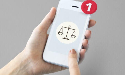 Новые правила для таксистов и онлайн-продажа рецептурных лекарств. Что изменится с марта