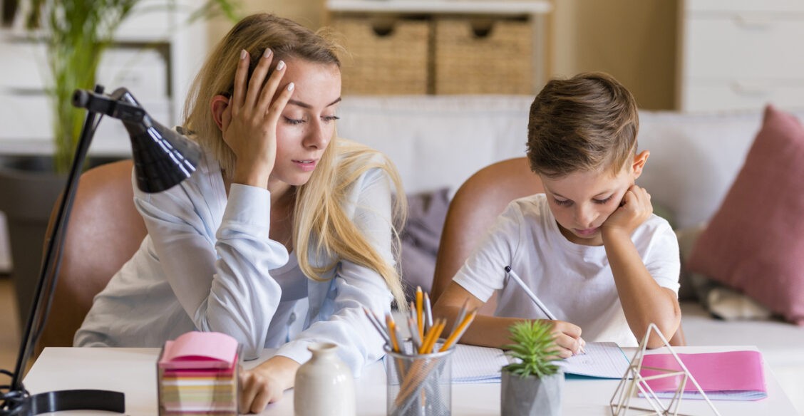 Сыну ставят тройки, а я чувствую себя плохой матерью. И это только второй класс!