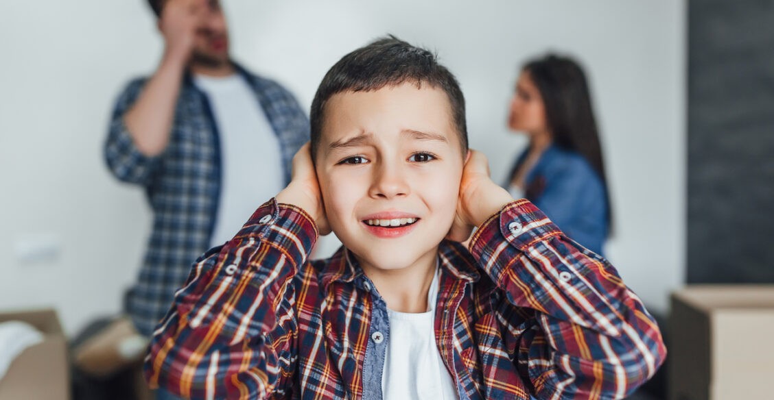 Родители разводятся, а подросток замкнулся в себе. Как помочь?