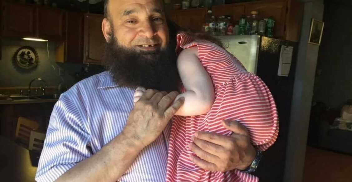 «Их никто больше не возьмет». Супруги Бзик стали приемными родителями 80 детей с тяжелыми заболеваниями