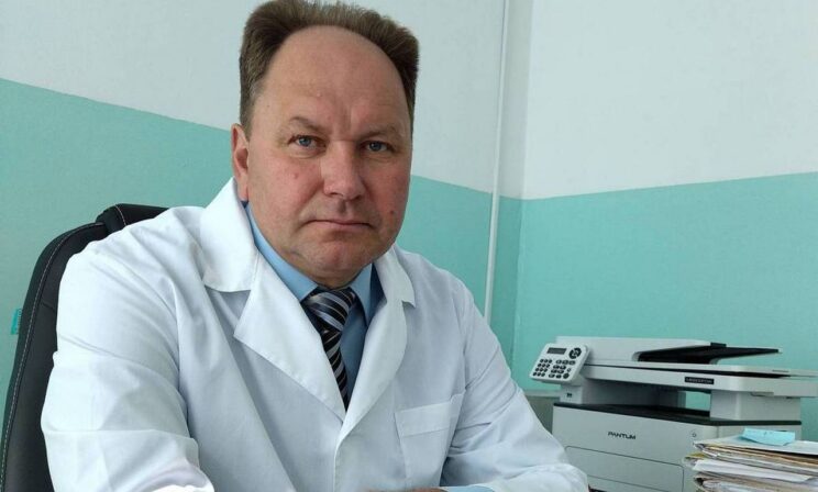 «Я мог бы уехать, но больницу жалко». Единственный врач на несколько сел