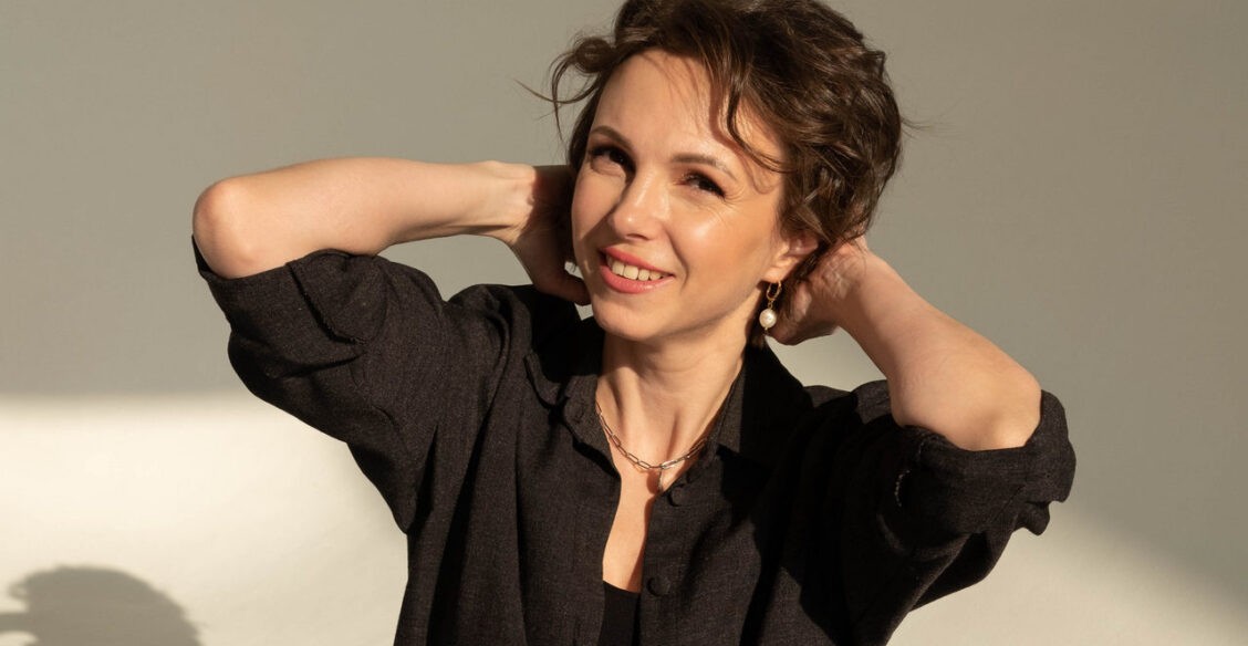 «В детстве меня никто не любил». Ирина смогла найти двух сестер и маму через 20 лет