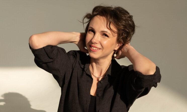 «В детстве меня никто не любил». Ирина смогла найти двух сестер и маму через 20 лет