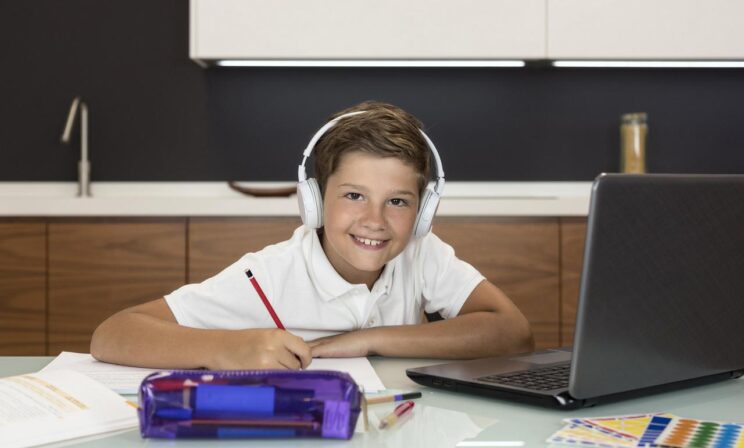 «Хочу перевести ребенка на семейное образование, а школа против»